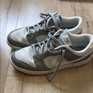 Nike dunks lows size 10